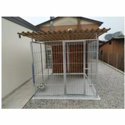 Box Per Cani Coperto E Retro In Legno Zincato Con Portaciotole Da 200x300xaltezza 180 Cm